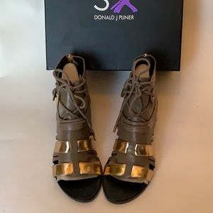New Donald Pliner high sandals size 6